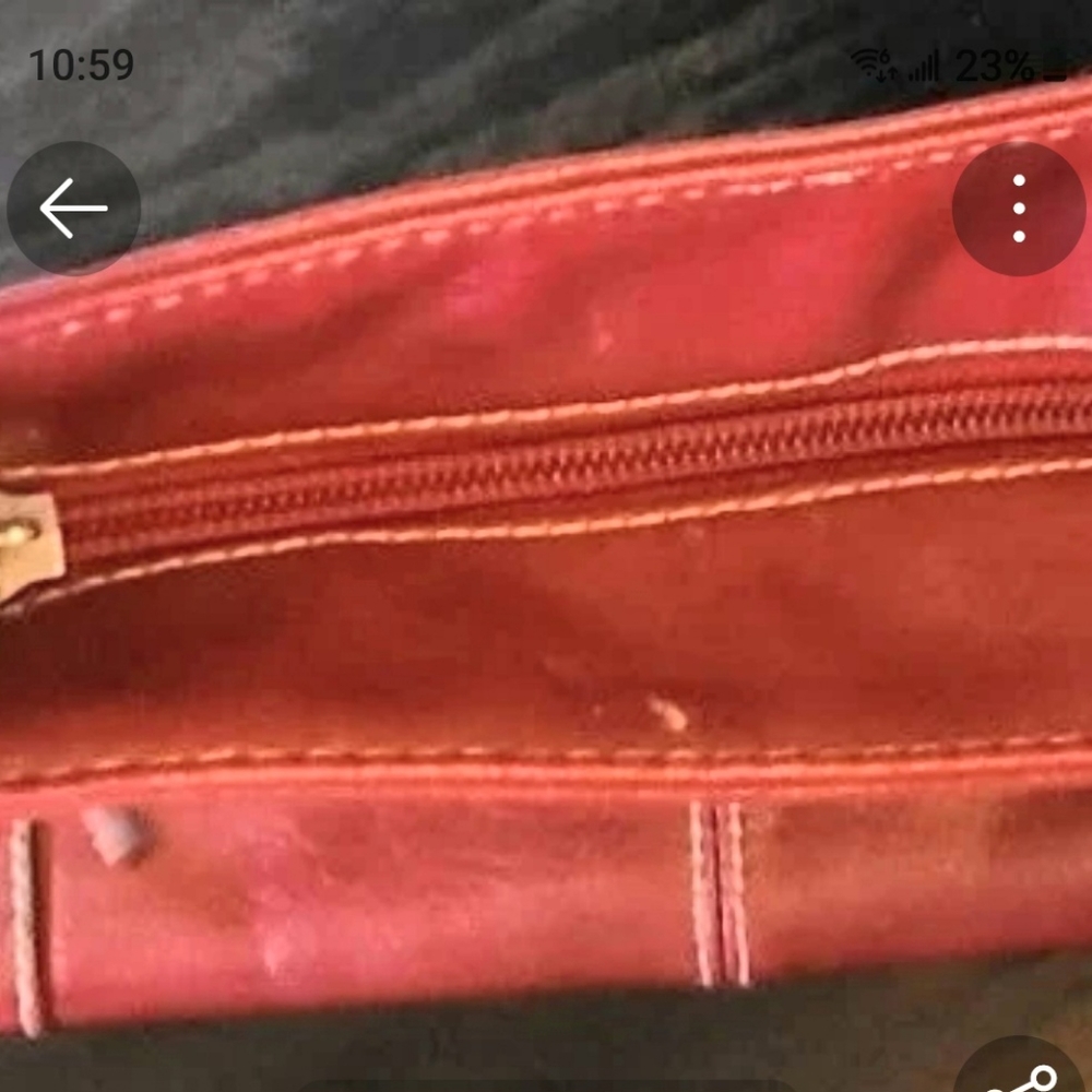 Womans red leather hand purse. - Picture 7 of 7